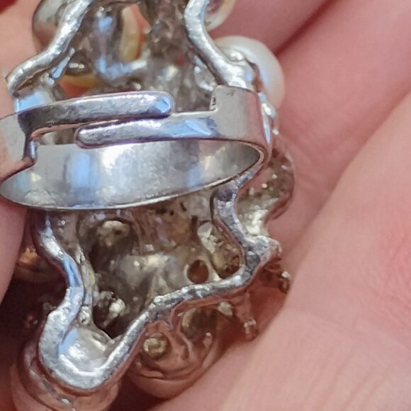 Vtg Cocktail Ring w/Faux Pearls & Rhinestones Silver Tone Adjustable Bypass - Picture 4 of 4